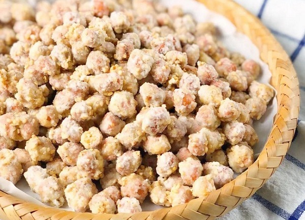 Lạc rang chỉ cần thêm 2 nguyên liệu này đảm bảo trở thành