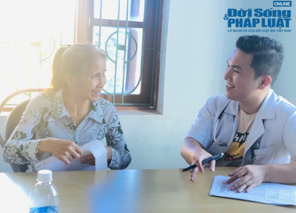 Dân mạng nức nở dành lời khen cho bác sĩ