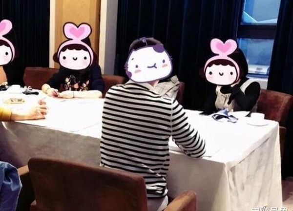 Thấy bạn gái dẫn theo 4 người 