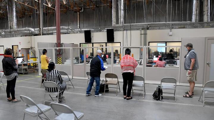 Bầu cử Mỹ 2020: Phe Tổng thống Trump yêu cầu Nevada ngừng kiểm phiếu gửi qua đường bưu điện