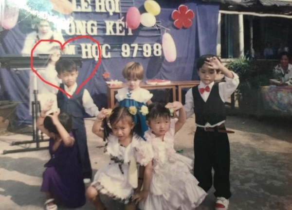 Ngọt ngào chuyện tình của những cặp đôi bén duyên từ thuở thơ ấu