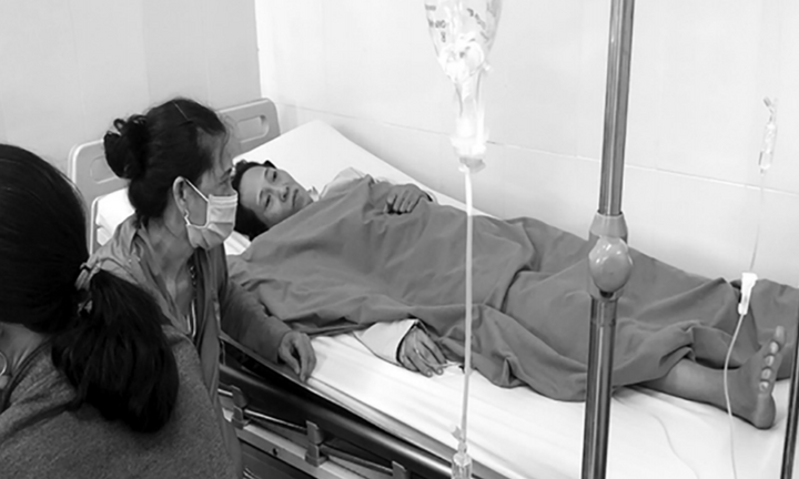 Nơm nớp lo đối phó rắn lục đuôi đỏ