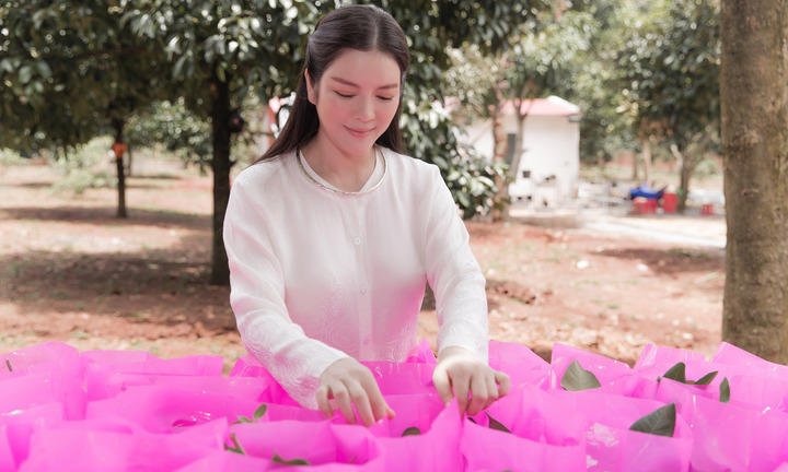 Sau 16 năm giữ kín, Lý Nhã Kỳ nghẹn ngào tiết lộ tâm nguyện của người bố quá cố 