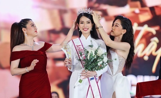 Cận cảnh nhan sắc Á hậu 1 Hoa hậu Việt Nam 2020 Phạm Ngọc Phương Anh