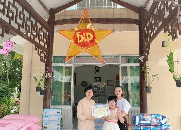 Chị Lê Quỳnh Trang - chủ Tiệm Vàng Hoàng Phát phát tâm từ thiện, tích cực tham gia vào các hoạt động có ích cho cộng đồng