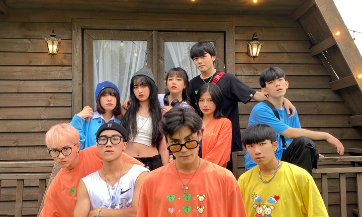 Biến hoá phong cách đa dạng với thời trang đường phố Uncover Official