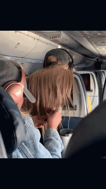 Video: Khách ngồi ghế trước xõa tóc che hết màn hình, cô gái có màn 