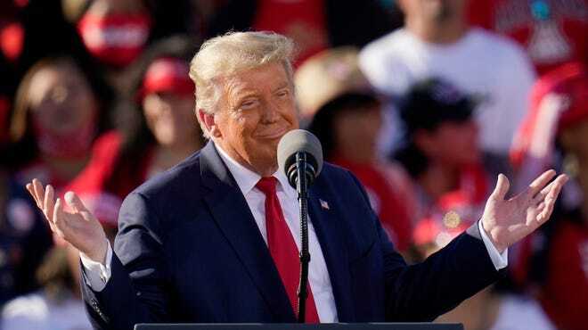 Tổng thống Trump ký lệnh ưu tiên người Mỹ tiêm phòng COVID-19 trước tiên