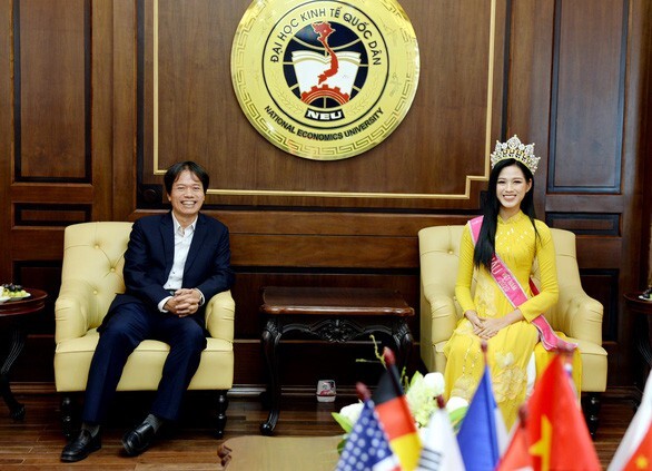 Chủ tịch trường KTQD: Đỗ Thị Hà trở về trường rất khiêm nhường, cả buổi em rất kiệm lời, chỉ mỉm cười