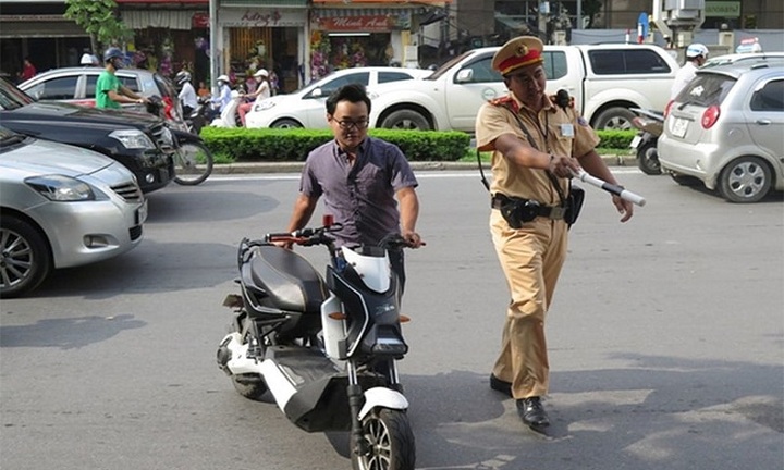 Xe máy chưa đăng ký có được phép tham gia giao thông?