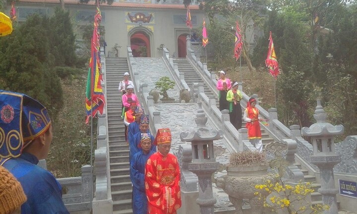 Lễ dâng hương tưởng niệm Đức Thánh Tản Viên Sơn – Hoạt động mang đậm nét văn hóa tín ngưỡng tâm linh trên núi Ba Vì 