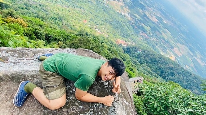 Hành trình đi bộ xuyên Việt của chàng trai 9X và tình huống sinh tử khi leo núi Bà Đen