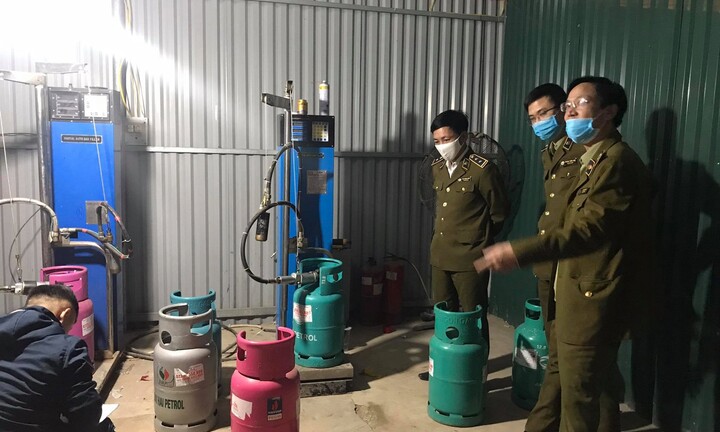 Hải Phòng: Triệt phá cơ sở sang chiết gas lậu lớn ngay gần trụ sở UBND quận