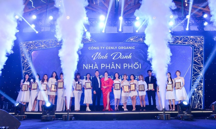 Year End Party kiểu 