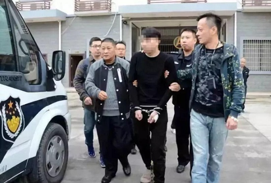 Nam sinh 17 tuổi bị bắt vì cứu bạn nữ cùng lớp khỏi yêu râu xanh