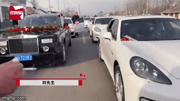 Video: Chú rể ngơ ngác vì rước được 3 cô dâu, hóa ra vì nguyên nhân bất ngờ này