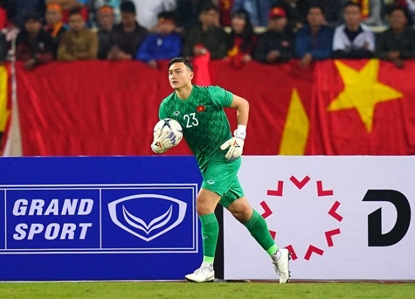 Muangthong Utd gọi Văn Lâm quay lại tập luyện sau 2 ngày vắng mặt trong bối cảnh sắp sang Nhật