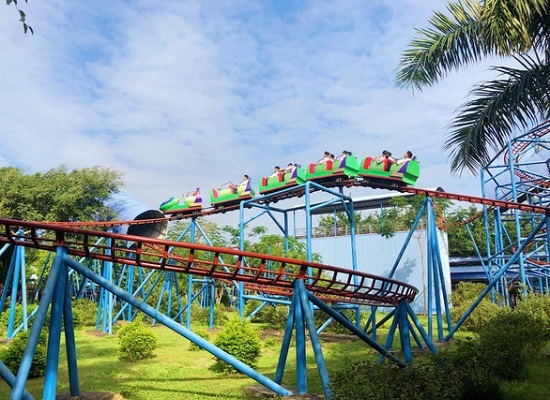 Vụ tàu lượn siêu tốc văng khỏi đường ray, 3 học sinh thương vong: Toa tàu rơi ở độ cao 2,5m