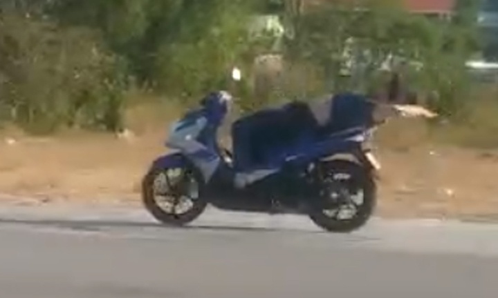 Video: Vừa lái xe vừa 