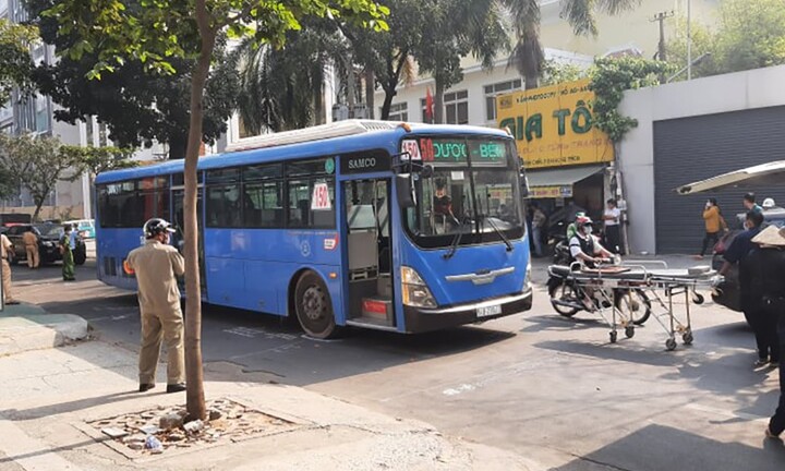 Người phụ nữ bán vé số tử vong thương tâm dưới gầm xe buýt