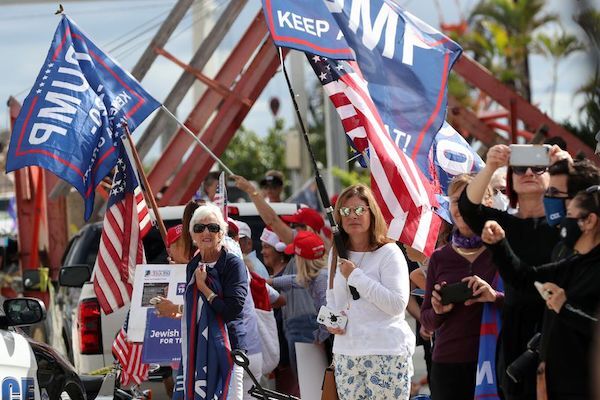 Kết thúc nhiệm kỳ, cựu Tổng thống Trump được chào đón nồng nhiệt tại Florida