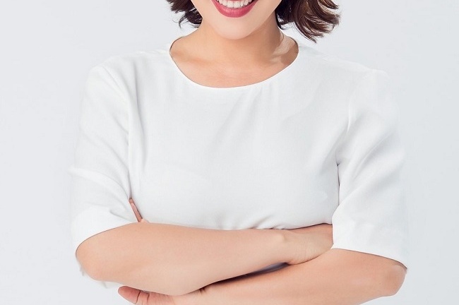 Ca sĩ Mỹ Linh và đại diện Công ty Vịnh Thiên Đường làm giám khảo cuộc thi Ký ức sum vầy ngày Tết