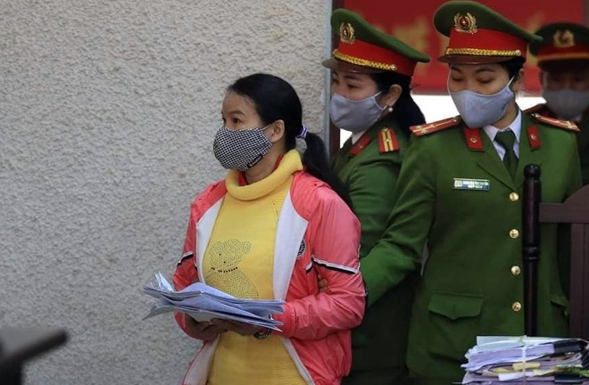 Vì sao bất ngờ hoãn phiên tòa xử mẹ nữ sinh giao gà?