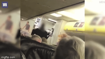 Video: Hành khách hò reo khi nam thanh niên không đeo khẩu trang bị