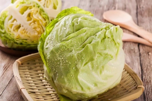 Bắp cải xào không nên cho ngay vào chảo, cần thêm bước này, rau mới giòn ngon