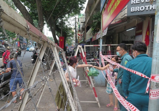 TP.HCM thực hiện giãn cách xã hội tại các khu vực có ca nhiễm COVID-19