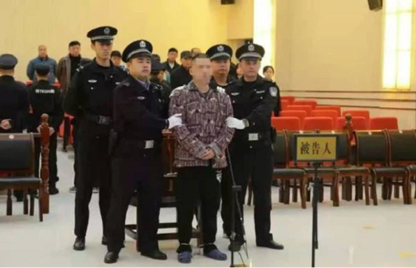 Con gái bị bắt nạt ở trường, bố làm chuyện khó tin khiến dư luận bất ngờ