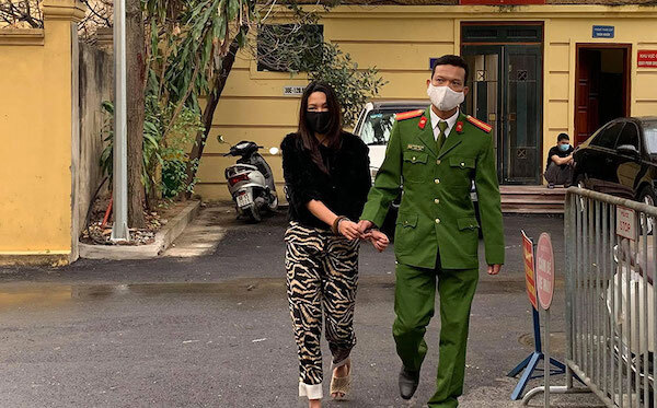 Quán massage bị đóng cửa để phòng dịch, người phụ nữ đổi