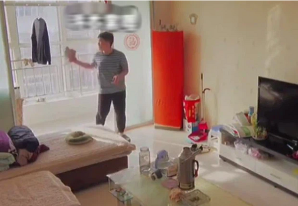 Mẹ lắp camera giám sát mọi cử động, bất ngờ phát hiện ra tài năng của con trai nhưng lại dấy lên tranh cãi