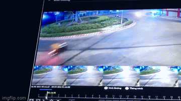 Thanh niên lao xe máy vào bùng binh tử vong tại chỗ: Hình ảnh camera gây 