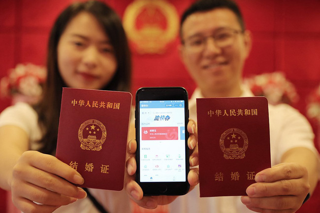 Giáo viên Trung Quốc chia sẻ chuyện kết hôn giả, nguyên nhân đằng sau khiến nhiều người suy ngẫm