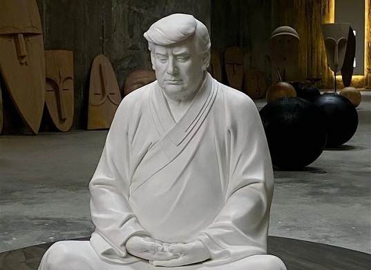 Tượng ông Trump mặc cà sa ngồi thiền gây sốt ở Trung Quốc