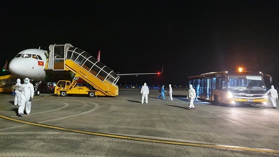 Sân bay Vân Đồn đón 2 chuyến bay “giải cứu” sau khi hoạt động trở lại