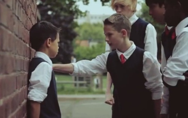 Phẫn nộ vụ 2 nam sinh Trung Quốc tra tấn bạn học như thời Trung cổ