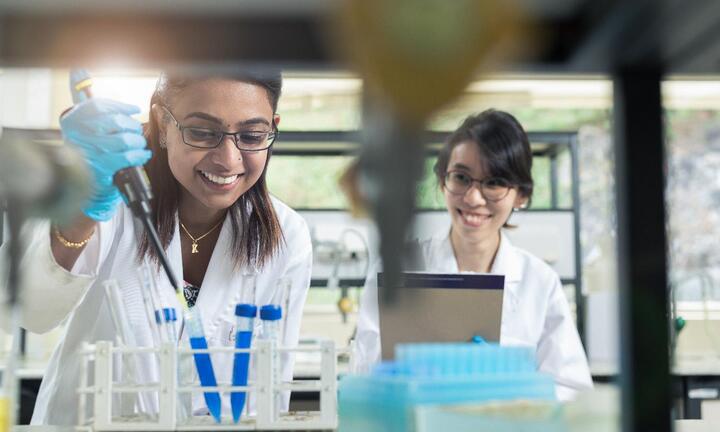 MDIS cung cấp khóa học thực tiễn về đại dịch cho Cử nhân Công nghệ sinh học và Khoa học y sinh