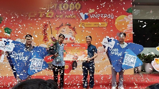 VNPT PAY trao thưởng cho khách hàng trúng ô tô Vinfast LuxA