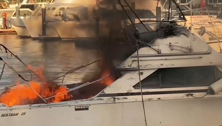 Video: Nhóm người cận kề 