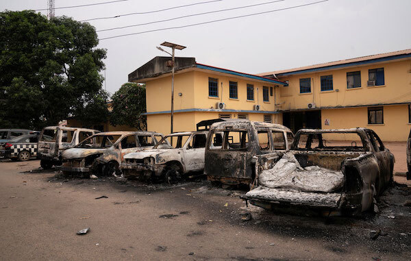 Cuộc vượt ngục lớn nhất Tây Phi: Hơn 1.800 tù nhân trốn thoát sau vụ nhà tù Nigeria bị tấn công bất ngờ