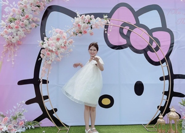 Cuồng mèo Hello Kitty, cô dâu trang trí lễ cưới theo concept độc đáo
