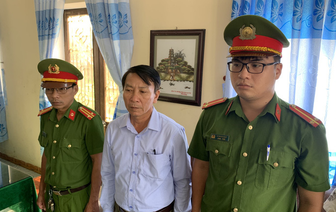Bắt nguyên chủ tịch xã tham ô, chiếm đoạt gần 1 tỉ đồng