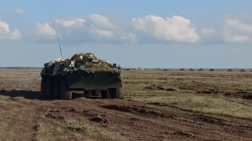 Video: Xe tăng quân đội Nga tham gia tập trận ở Crimea