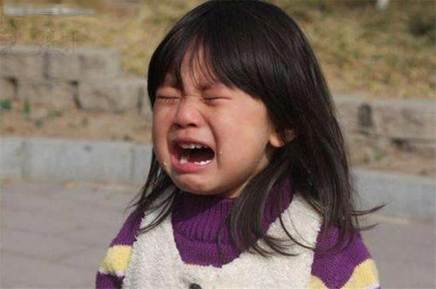 Con gái bị phụ huynh các bạn học yêu cầu tránh xa, người mẹ