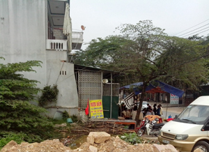 Ôm mìn tự sát vì nợ nần chồng chất