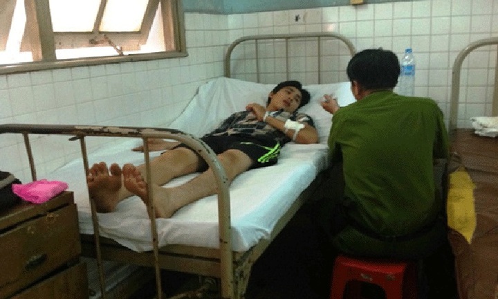 Hai gã nghiện dàn cảnh cướp tiền như phim hành động 