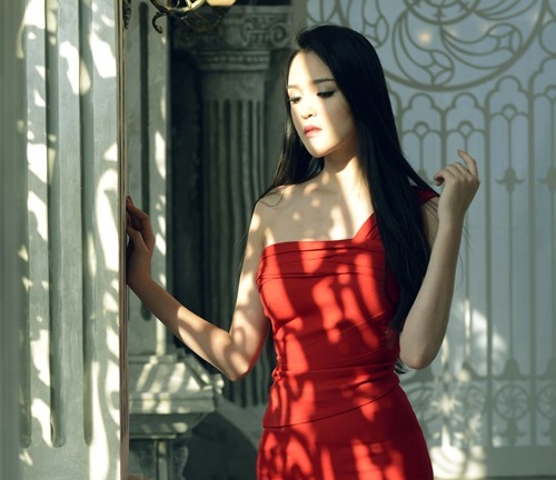 Á hậu Hoàng Anh khoe nhan sắc rạng rỡ tuổi đôi mươi