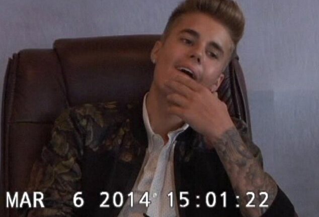 Justin Bieber  thô lỗ, kiêu ngạo và hiếu chiến với luật sư